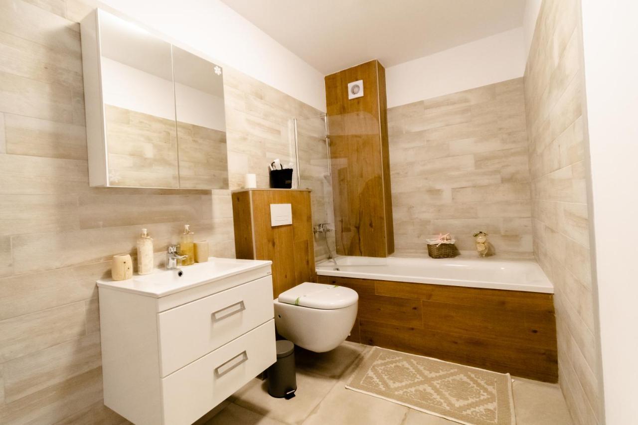Transylvanian Apt. W/ Lrg. Terrace And Parking - Karpatenhaus Braşov Dış mekan fotoğraf